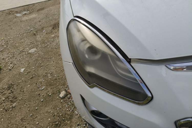 Used Luxgen Great 7 SUV 2014 2.2T Two-Wheel-Drive Smart Version Right Front Headlight