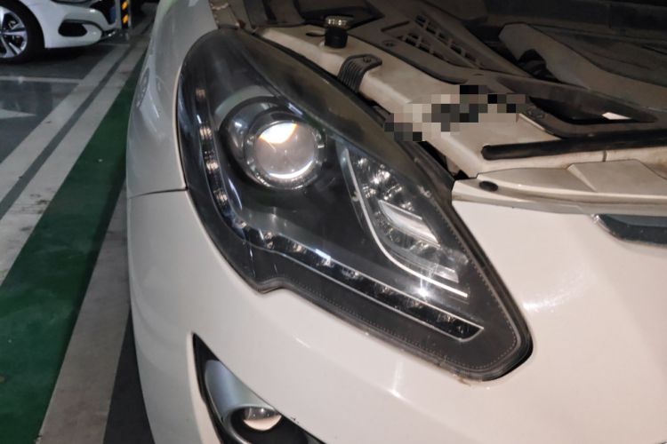 Used Luxgen Great 7 SUV 2014 2.2T Two-Wheel-Drive Smart Version Right Front Headlight