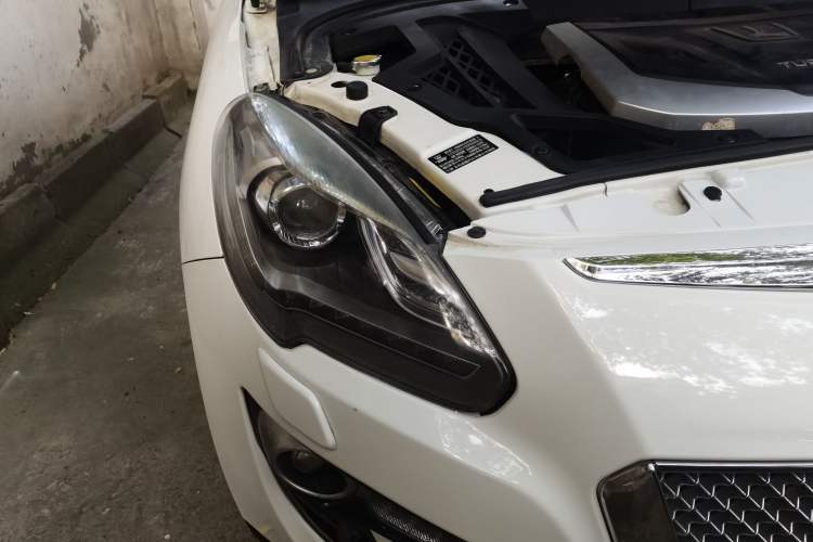 Used Luxgen Great 7 SUV 2014 2.2T Four-Wheel Drive Prestige Version Right Front Headlight