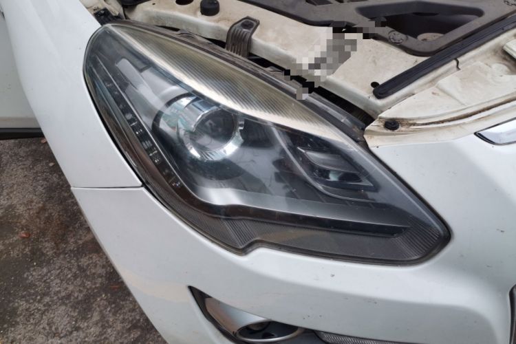 Used Luxgen Great 7 SUV 2014 2.2T Two-Wheel-Drive Smart Version Right Front Headlight
