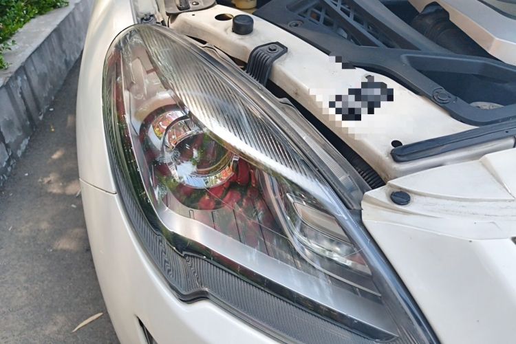 Used Luxgen Great 7 SUV 2014 2.2T Two-Wheel-Drive Smart Version Right Front Headlight