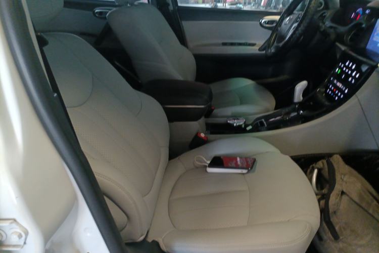 Used Luxgen Great 7 SUV 2014 2.2T Two-Wheel-Drive Smart Version Right Front Seat
