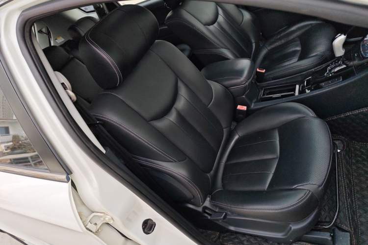Used Luxgen Great 7 SUV 2014 2.2T Two-Wheel-Drive Smart Version Right Front Seat