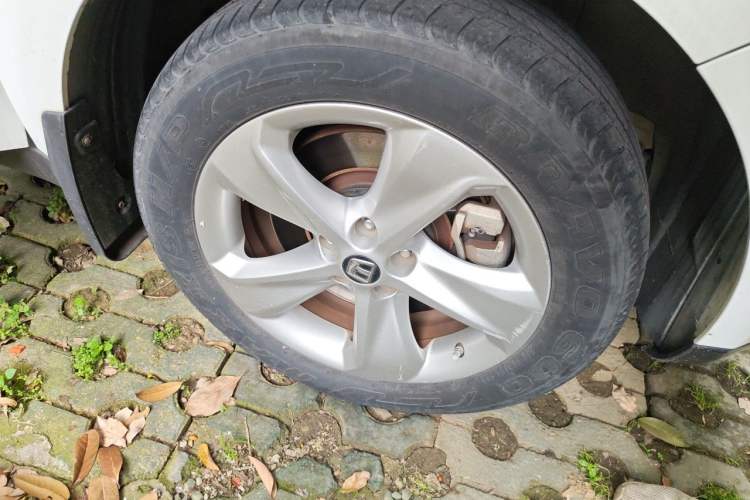 Used Luxgen Great 7 SUV 2014 Honor Collection Edition 2.2T Two-Wheel Drive Smart Model Right Front Wheel Hub