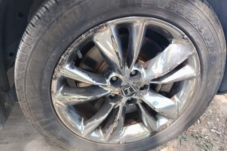 Used Luxgen Great 7 SUV 2014 2.2T Four-Wheel Drive Prestige Version Right Front Wheel Hub