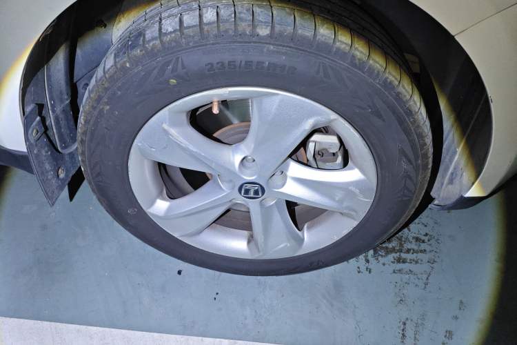 Used Luxgen Great 7 SUV 2014 2.2T Two-Wheel-Drive Smart Version Right Front Wheel Hub