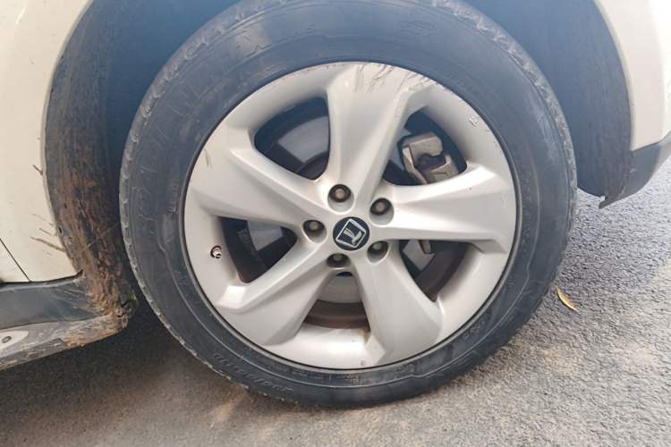 Used Luxgen Great 7 SUV 2014 2.2T Two-Wheel-Drive Smart Version Right Front Wheel Hub