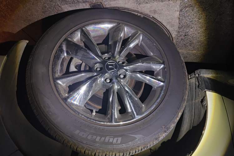 Used Luxgen Great 7 SUV 2014 2.2T Four-Wheel Drive Prestige Version Right Front Wheel Hub