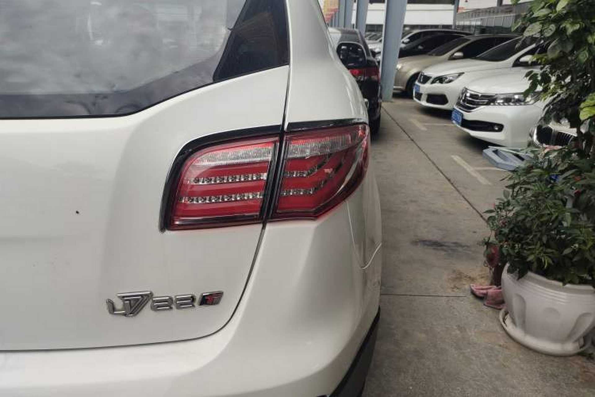 Used Luxgen Great 7 SUV 2014 2.2T Four-Wheel Drive Flagship Version Right Rear Taillight
