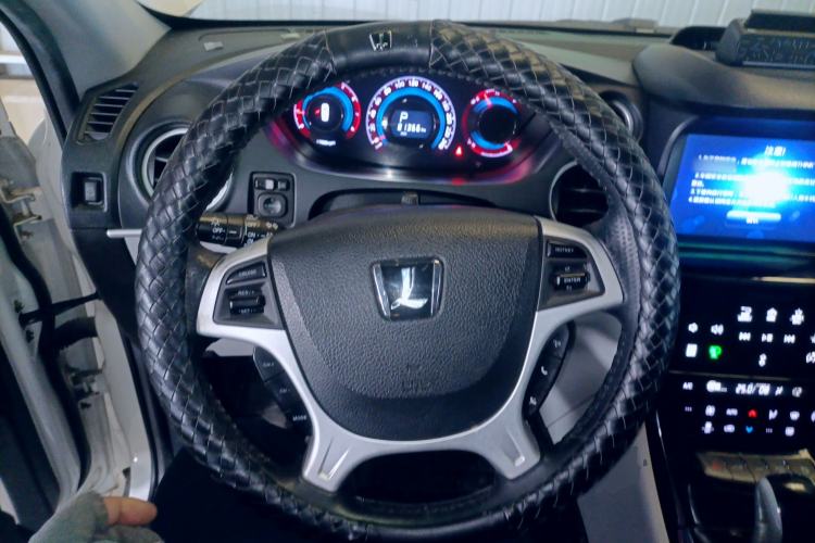 Used Luxgen Great 7 SUV 2014 2.2T Two-Wheel-Drive Smart Version Steering Wheel