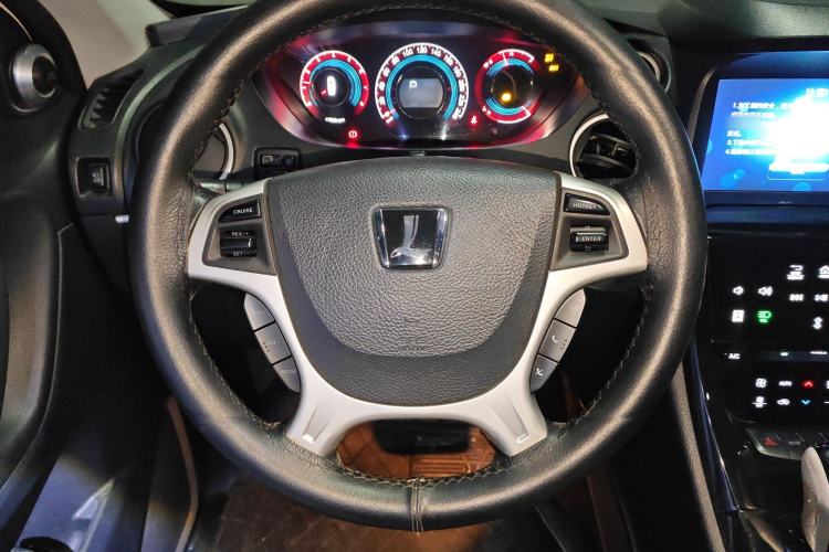 Used Luxgen Great 7 SUV 2014 2.2T Two-Wheel-Drive Smart Version Steering Wheel