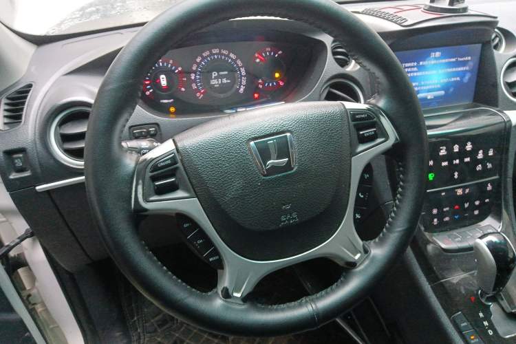 Used Luxgen Great 7 SUV 2014 2.2T Four-Wheel Drive Flagship Version Steering Wheel