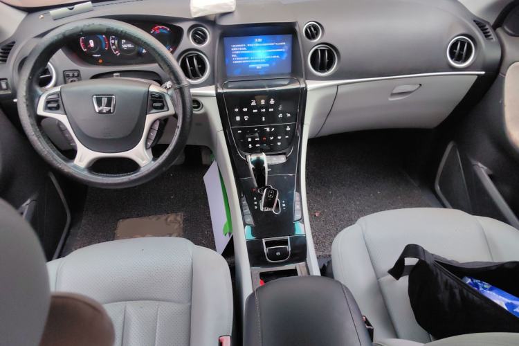Used Luxgen Great 7 SUV 2014 2.2T Four-Wheel Drive Prestige Version Center Console