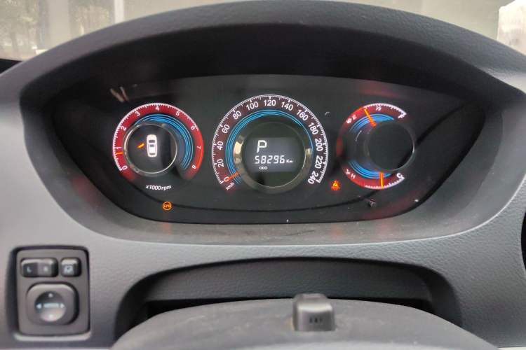 Used Luxgen Great 7 SUV 2014 2.2T Four-Wheel Drive Prestige Version Odometer Close Up
