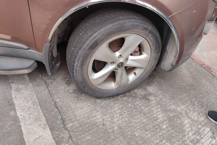 Used Luxgen Great 7 SUV 2014 2.2T Four-Wheel Drive Prestige Version Right Front Wheel Hub