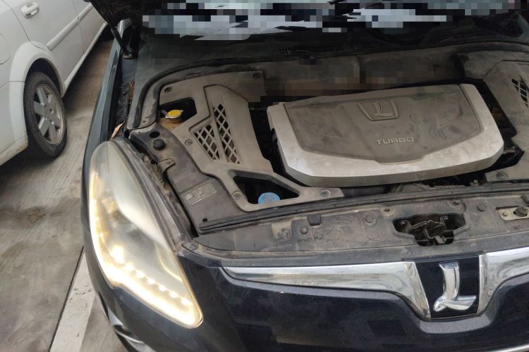 Used Luxgen Great 7 SUV 2015 2.2T Two-Wheel-Drive ZhiZun Version Engine Bay Right