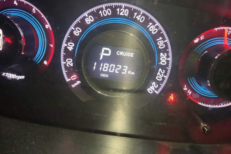 Used Luxgen Great 7 SUV 2015 2.2T Two-Wheel-Drive ZhiZun Version Odometer Close Up