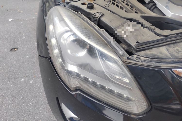 Used Luxgen Great 7 SUV 2015 2.2T Two-Wheel Drive Smart Version Right Front Headlight