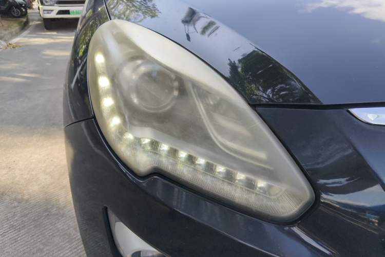 Used Luxgen Great 7 SUV 2015 2.2T Two-Wheel Drive Smart Version Right Front Headlight