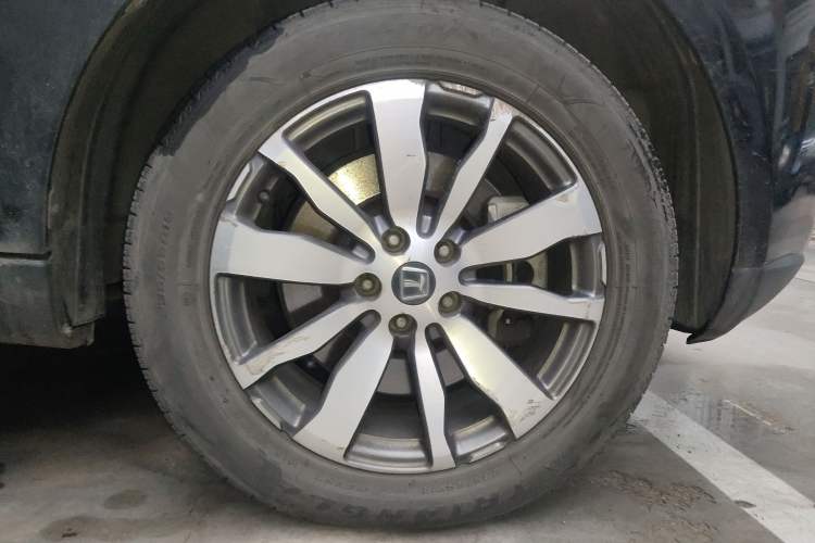 Used Luxgen Great 7 SUV 2015 2.2T Two-Wheel-Drive ZhiZun Version Right Front Wheel Hub