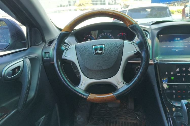 Used Luxgen Great 7 SUV 2015 2.2T Two-Wheel Drive Smart Version Steering Wheel