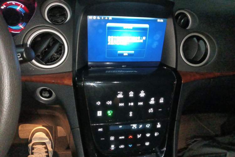Used Luxgen Great 7 SUV 2015 2.2T Two-Wheel-Drive ZhiZun Version Audio And AC Panel