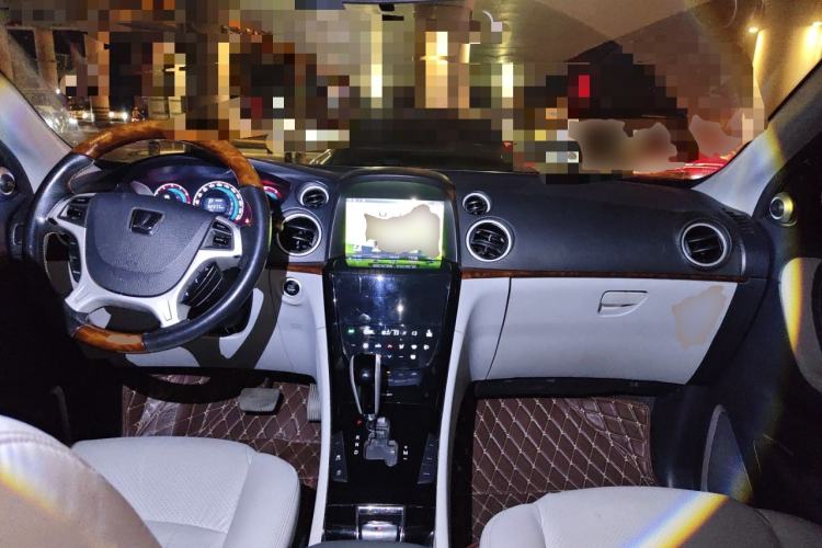 Used Luxgen Great 7 SUV 2015 2.2T Two-Wheel-Drive ZhiZun Version Center Console