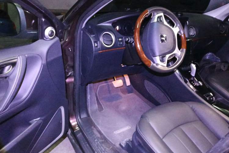 Used Luxgen Great 7 SUV 2015 2.2T Two-Wheel-Drive ZhiZun Version Driver Seat