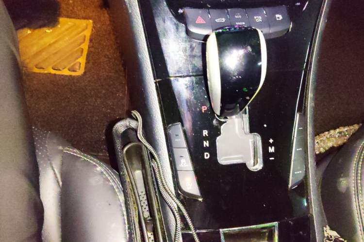 Used Luxgen Great 7 SUV 2015 2.2T Two-Wheel Drive Smart Version Gear Lever