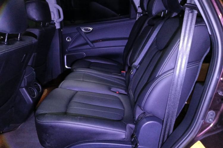 Used Luxgen Great 7 SUV 2015 2.2T Two-Wheel-Drive ZhiZun Version Left Rear Seat