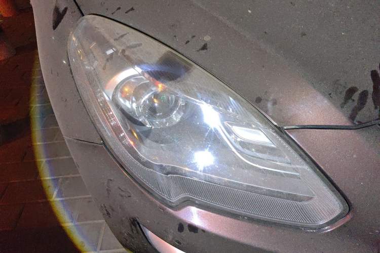 Used Luxgen Great 7 SUV 2015 2.2T Two-Wheel-Drive ZhiZun Version Right Front Headlight