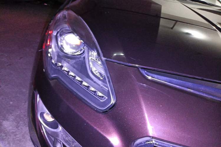 Used Luxgen Great 7 SUV 2015 2.2T Two-Wheel-Drive ZhiZun Version Right Front Headlight