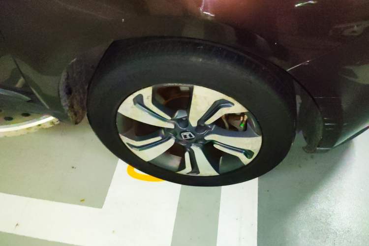 Used Luxgen Great 7 SUV 2015 2.2T Two-Wheel Drive Smart Version Right Front Wheel Hub