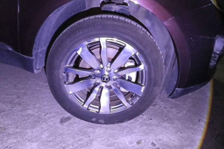 Used Luxgen Great 7 SUV 2015 2.2T Two-Wheel-Drive ZhiZun Version Right Front Wheel Hub