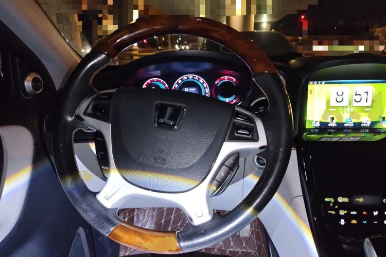 Used Luxgen Great 7 SUV 2015 2.2T Two-Wheel-Drive ZhiZun Version Steering Wheel