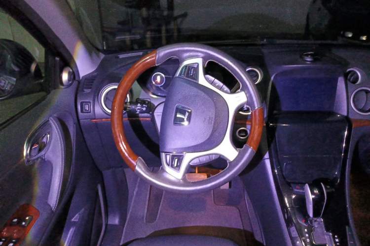 Used Luxgen Great 7 SUV 2015 2.2T Two-Wheel-Drive ZhiZun Version Steering Wheel
