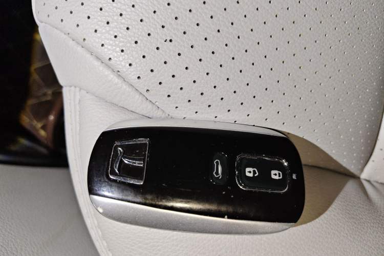 Used Luxgen Great 7 SUV 2015 2.2T Two-Wheel-Drive ZhiZun Version Vehicle Key