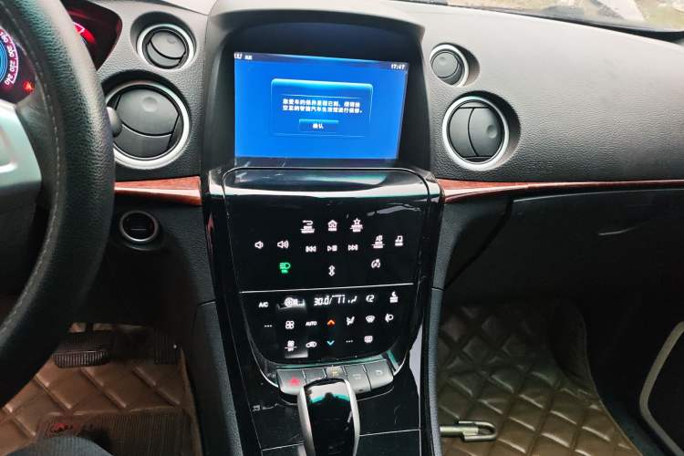Used Luxgen Great 7 SUV 2015 2.2T Two-Wheel Drive Smart Version Audio And AC Panel