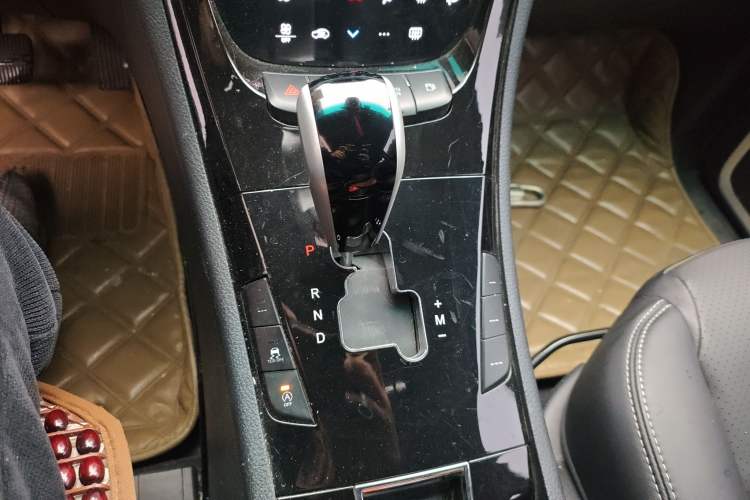 Used Luxgen Great 7 SUV 2015 2.2T Two-Wheel Drive Smart Version Gear Lever
