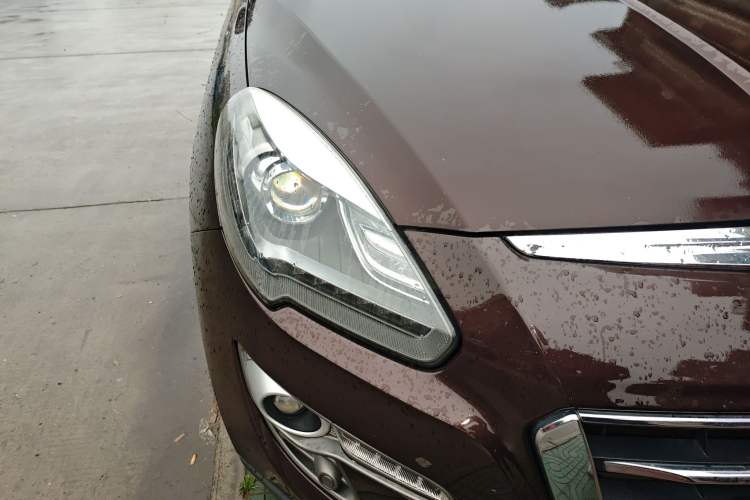 Used Luxgen Great 7 SUV 2015 2.2T Two-Wheel Drive Smart Version Right Front Headlight