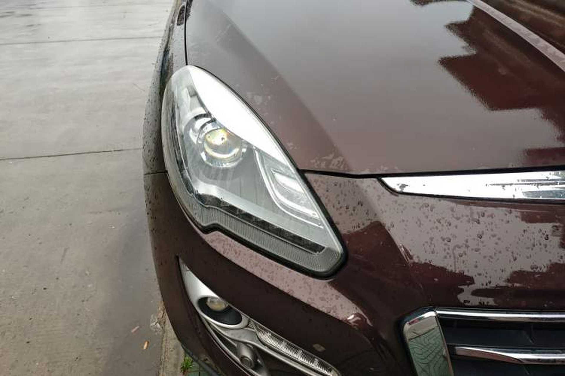 Used Luxgen Great 7 SUV 2015 2.2T Two-Wheel Drive Smart Version Right Front Headlight