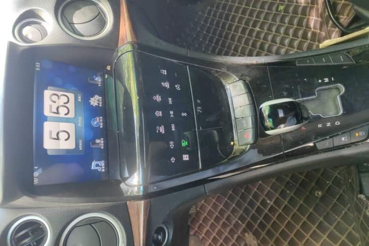 Used Luxgen Great 7 SUV 2015 2.2T Two-Wheel-Drive ZhiZun Version Audio And AC Panel