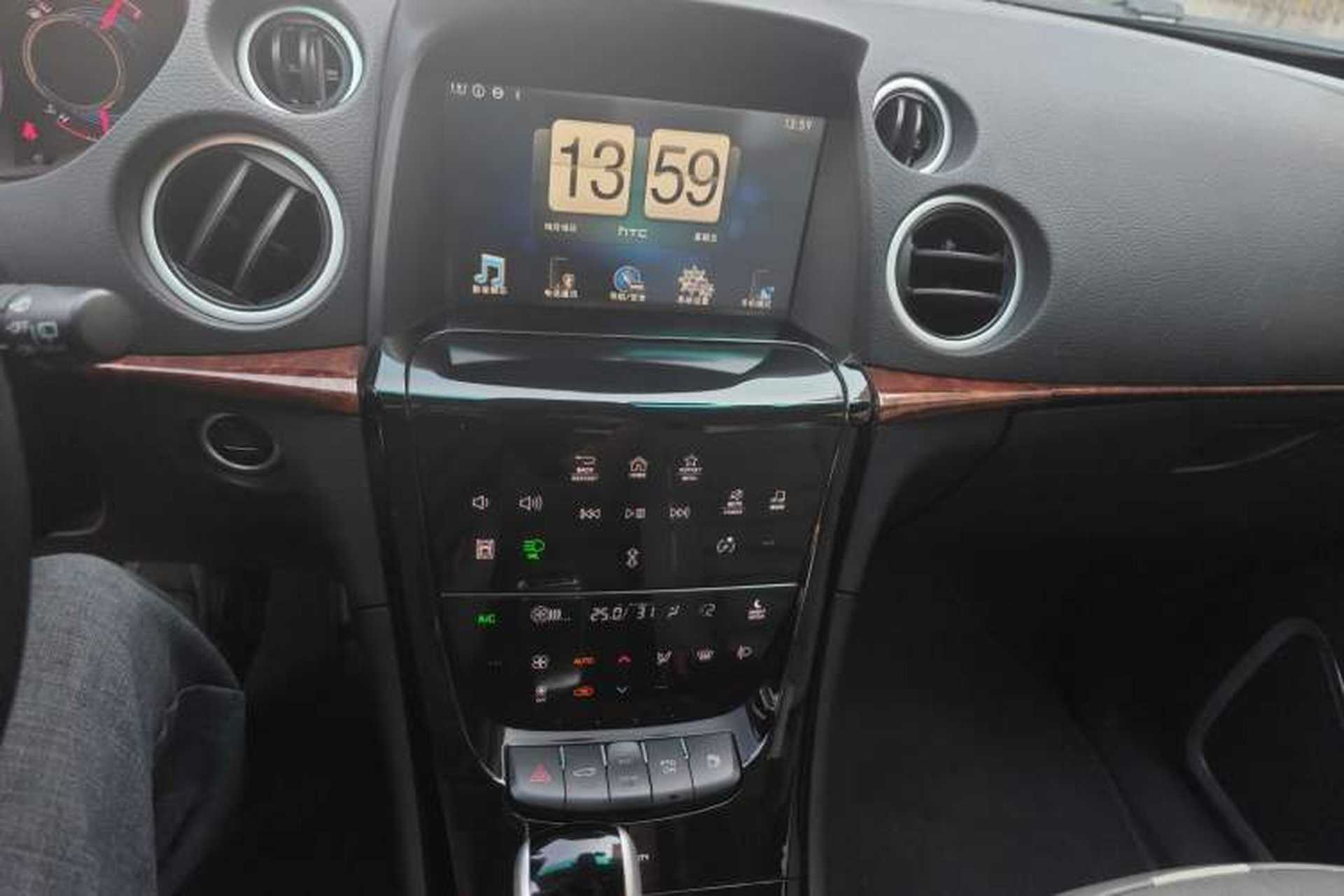 Used Luxgen Great 7 SUV 2015 2.2T Two-Wheel-Drive ZhiZun Version Audio And AC Panel