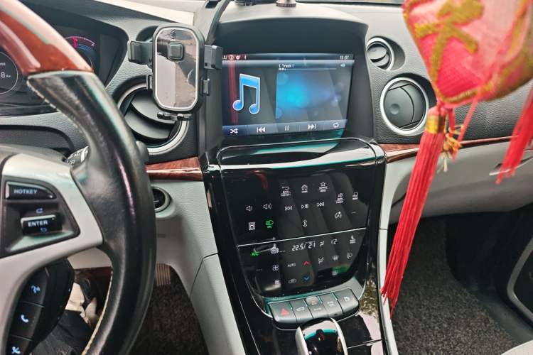 Used Luxgen Great 7 SUV 2015 2.2T Two-Wheel-Drive ZhiZun Version Audio And AC Panel