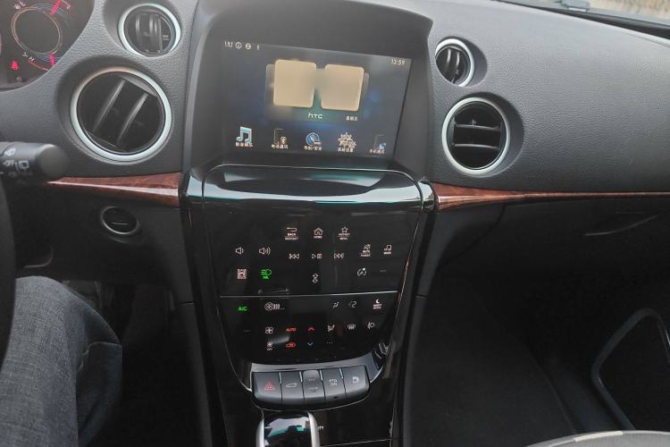 Used Luxgen Great 7 SUV 2015 2.2T Two-Wheel-Drive ZhiZun Version Audio And AC Panel