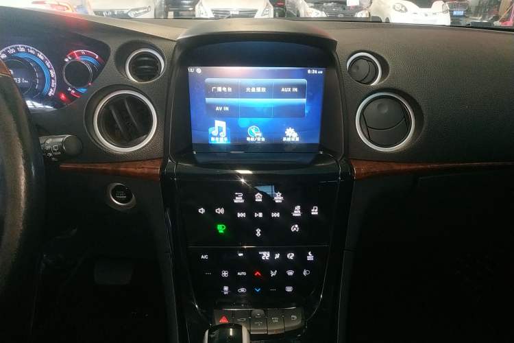 Used Luxgen Great 7 SUV 2015 2.2T Two-Wheel-Drive ZhiZun Version Audio And AC Panel