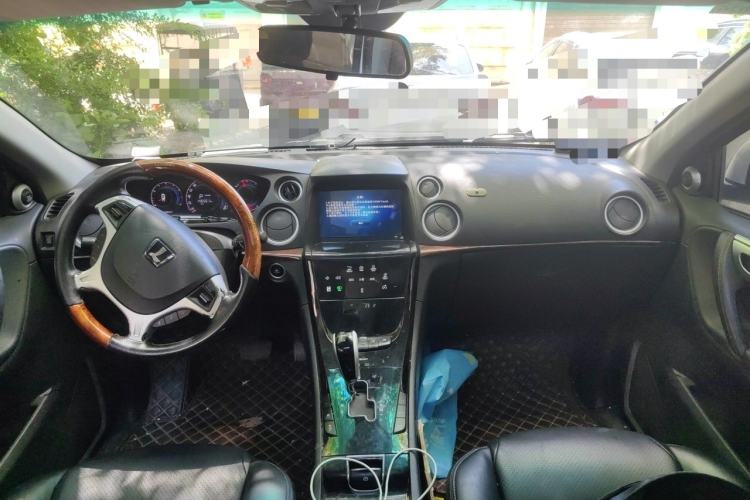 Used Luxgen Great 7 SUV 2015 2.2T Two-Wheel-Drive ZhiZun Version Center Console