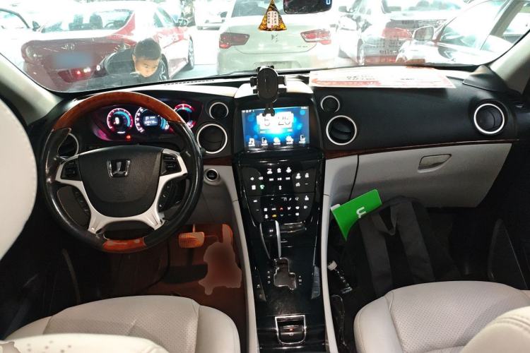 Used Luxgen Great 7 SUV 2015 2.2T Two-Wheel-Drive ZhiZun Version Center Console