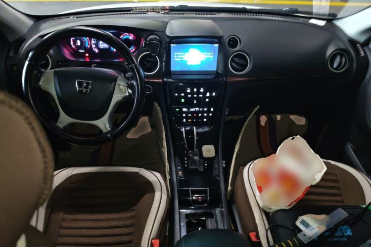 Used Luxgen Great 7 SUV 2015 2.2T Two-Wheel Drive Smart Version Center Console