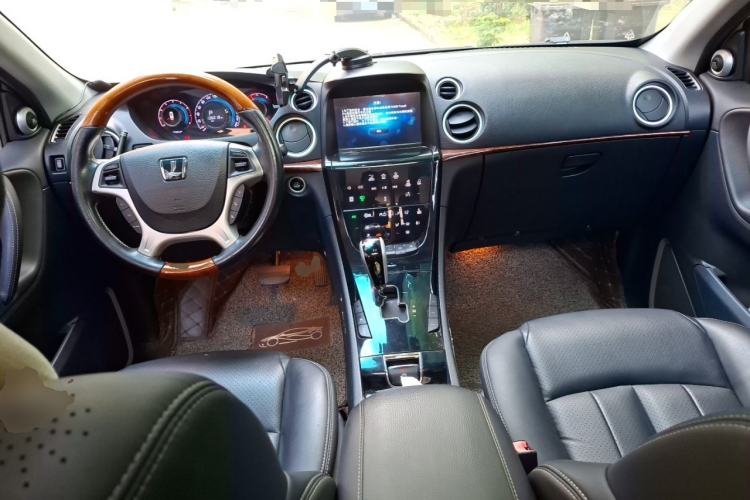 Used Luxgen Great 7 SUV 2015 2.2T Two-Wheel-Drive ZhiZun Version Center Console
